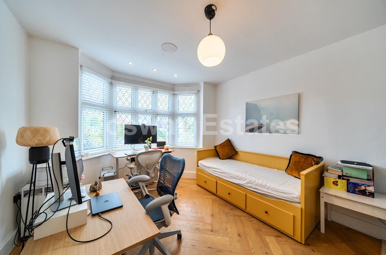 Featherstone Road, Mill Hill, NW7, London